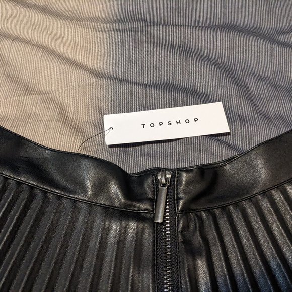 2/$20 [NWT] TOPSHOP Faux Leather Skirt - Picture 5 of 6